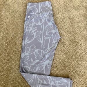 Fabletics Capri leggings size 4